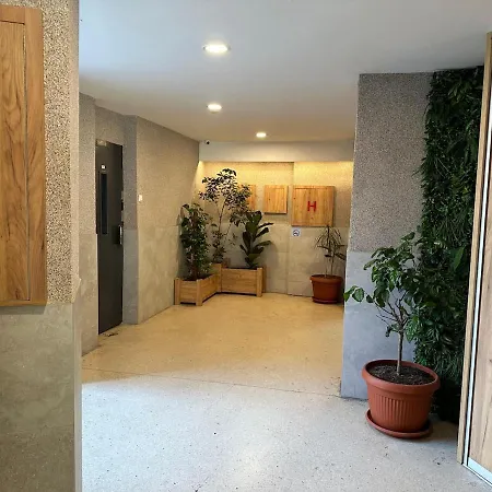 Apartment Skyline In Center - View *